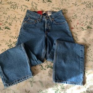 NWT Levi's Women's relaxed fit 550 Jeans